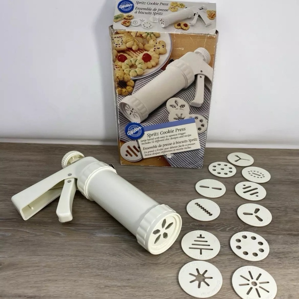 Vintage Wilton Comfort Grip Spritz Cookie Press With 12 Disks Handle with Box